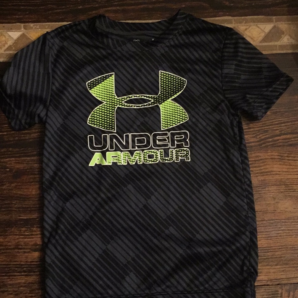 Boys Under Armour heat gear shirt